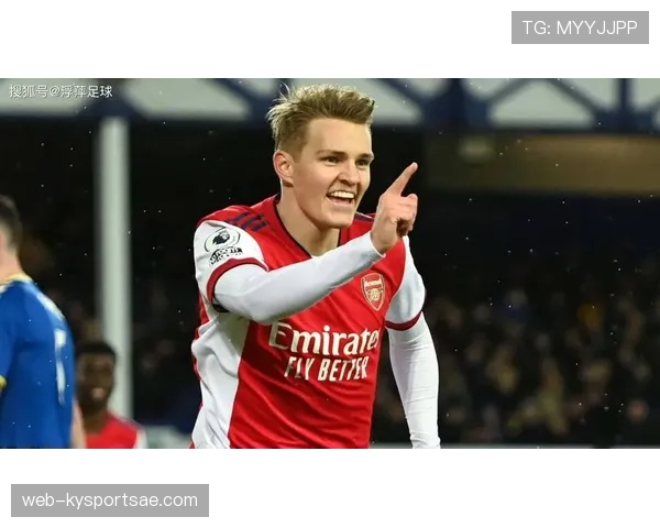 厄德高与维拉蒂在阿森纳体系中的组织角色为何趋向分散？