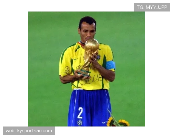 从传中到内切：阿尔维斯与卡福折射边后卫进攻重心的演变