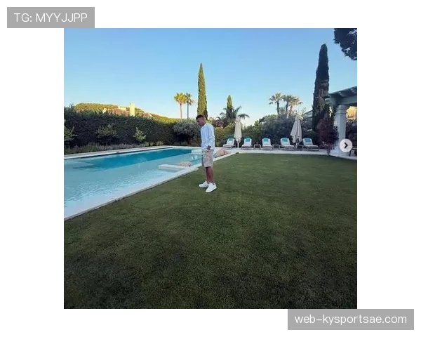 姆巴佩的豪宅里竟然有个迷你球场？这生活也太梦幻了吧！